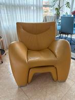 Leolux Echnaton fauteuil met hocker, Huis en Inrichting, Gebruikt, 75 tot 100 cm, Ophalen, Modern design. Model Echnaton Leolux.
