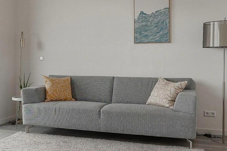 Grey 3 seats fabric sofa - Jame Luuk Bank van Mooi&More, Huis en Inrichting, Banken | Bankstellen, Zo goed als nieuw, Rechte bank