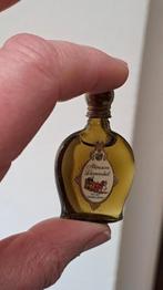 Poppen miniatuur flesje MOUSON LAVENDEL MET DE POSTKOETS, Verzenden