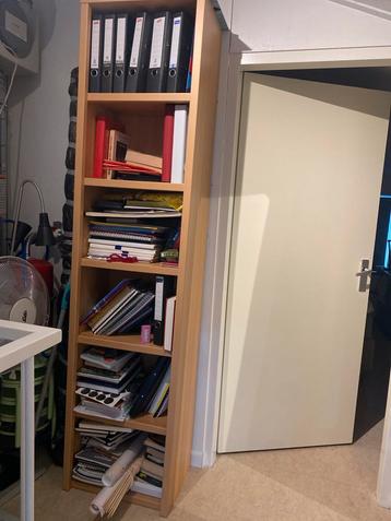 Houten Boekenkast met Planken beschikbaar voor biedingen