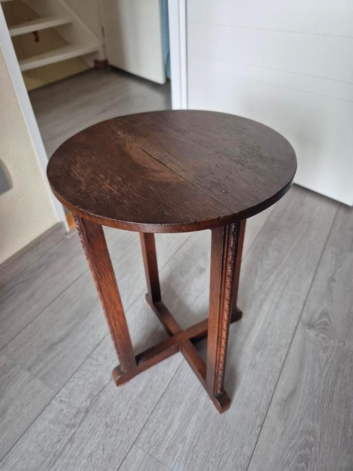 Klassiek Bijzettafeltje, Huis en Inrichting, Tafels | Bijzettafels, Gebruikt, Rond, Minder dan 55 cm, Ophalen