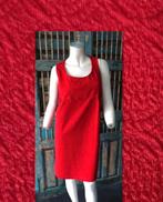 Vintage originele jaren 70 jurk rood met reliëf maat 40, Kleding | Dames, Jurken, Maat 38/40 (M), Verzenden, Vintage, Gedragen