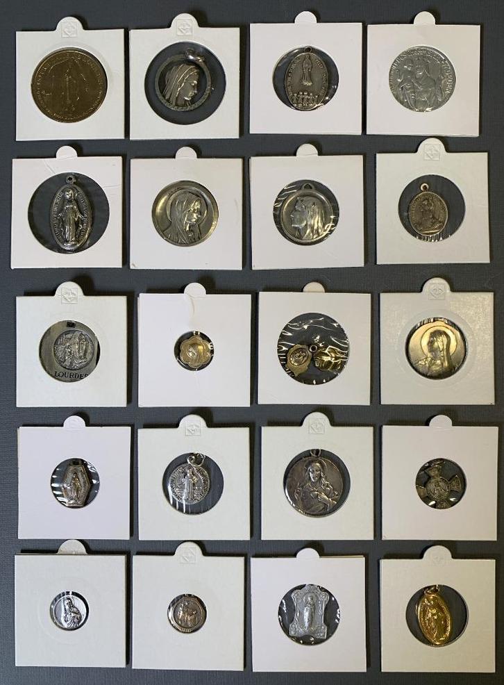 20 religieuze medailles katholiek, Antiek en Kunst, Antiek | Religie, Ophalen of Verzenden