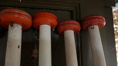 4 houten vlaggenstokken, met oranje knop, Diversen, Vlaggen en Wimpels, Gebruikt, Ophalen
