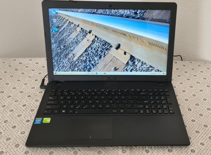 Leuke Asus Laptop Led Scherm 15 inch Acu W 10 + Lader, Computers en Software, Windows Laptops, Gebruikt, 15 inch, HDD, 2 tot 3 Ghz