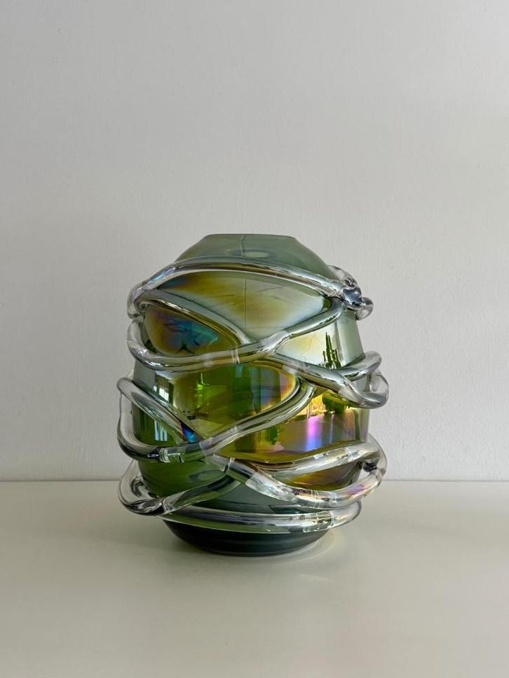 Grote vaas groen iriserend glas, Antiek en Kunst, Antiek | Glas en Kristal, Ophalen