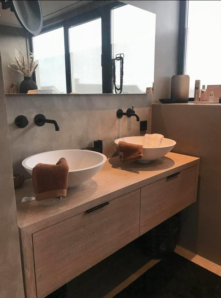 Massief eiken badmeubel incl. Solide surface waskommen, Huis en Inrichting, Badkamer | Badkamermeubels, Zo goed als nieuw, Wastafelkast