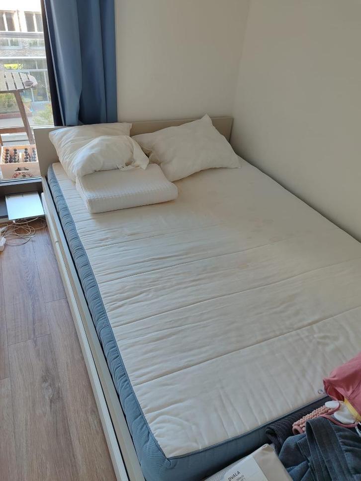 Ikea bed frame + mattress, Huis en Inrichting, Slaapkamer | Bedden, Zo goed als nieuw, Tweepersoons, 140 cm, 200 cm, Hout, Wit