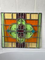 Kleurrijk glas in lood raam, Ophalen