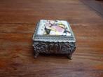 Vintage metalen doosje met keramiek, Ophalen of Verzenden