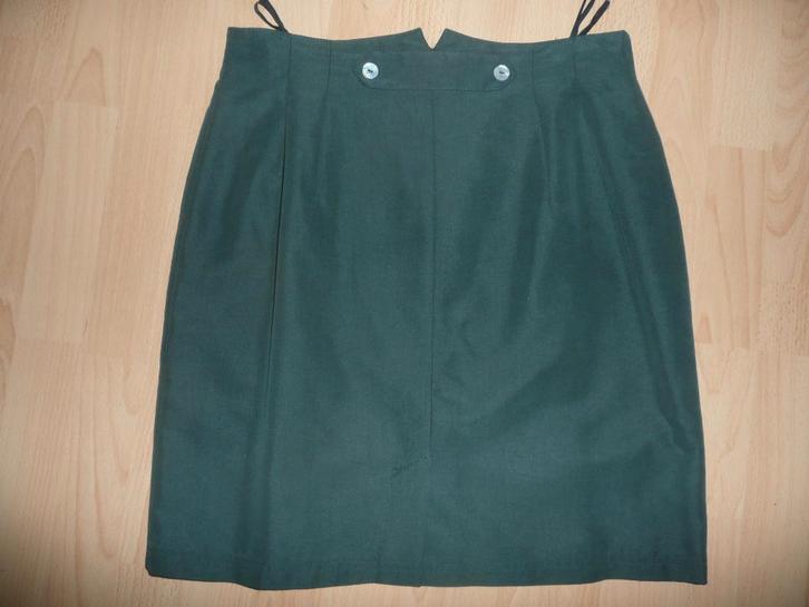 ROK MET BIJPASSEND HESJE, Kleding | Dames, Rokken, Zo goed als nieuw, Maat 38/40 (M), Groen, Knielengte, Ophalen of Verzenden