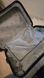 Witte nieuwe koffer ( trolly), Ophalen