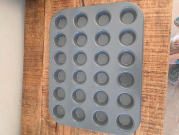 Wilton cupcake bakvorm voor 24 mini cupcakes beschikbaar voor biedingen
