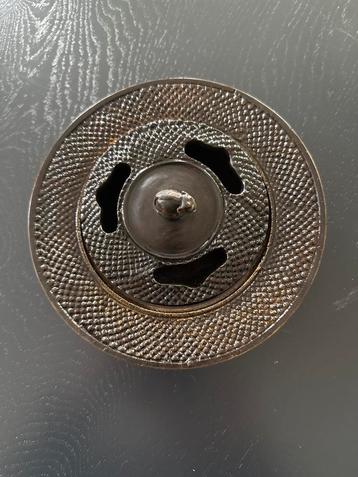 Bronzen bakje met Deksel beschikbaar voor biedingen