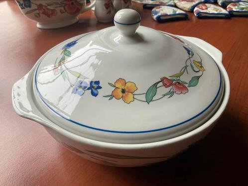 ALPINE MEADOW WOOD&SONS /SERVEERSCHAAL MET DEKSEL, Huis en Inrichting, Keuken | Servies, Zo goed als nieuw, Overige stijlen, Porselein
