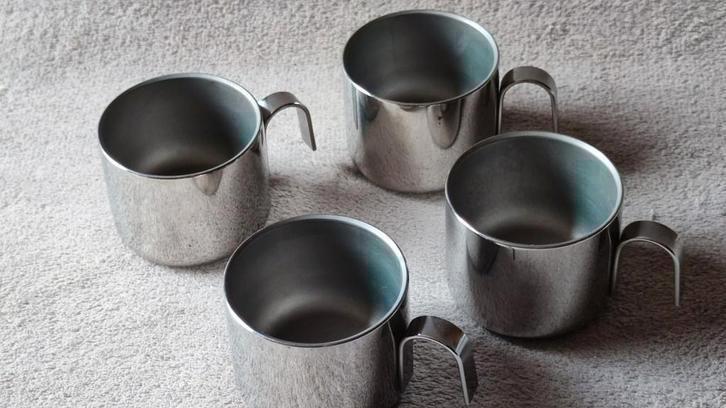 Vintage 4 stuks GB RVS 18-10 koffie kopjes - Guido Bergna, Huis en Inrichting, Keuken | Servies, Kop(pen) en/of Schotel(s), Ophalen of Verzenden