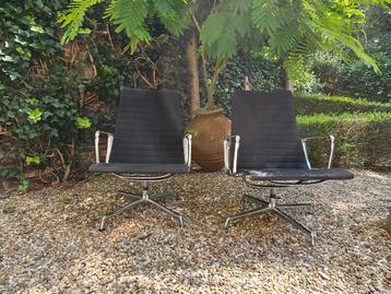 2x Vitra Eames EA 116 stoel zwart beschikbaar voor biedingen