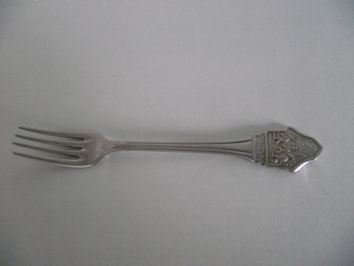 vintage Bruintje beer vorkje 15 cm Sola kinderbestek 1960, Antiek en Kunst, Antiek | Bestek, Ophalen of Verzenden