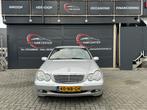 Mercedes-Benz C-klasse 200 K. Elegance AUT|AIRCO|V.A PDC|CRU, Origineel Nederlands, Te koop, Zilver of Grijs, 5 stoelen
