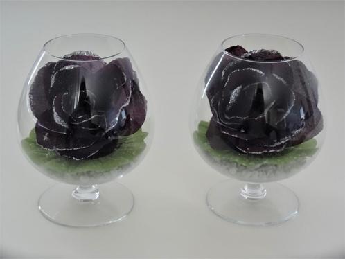2 glazen met paarse rozen, blad met dauwdruppels en carrara, Huis en Inrichting, Woonaccessoires | Kunstplanten en Kunstbloemen