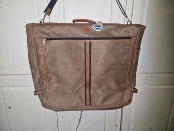 slang lederen tas beschikbaar voor biedingen
