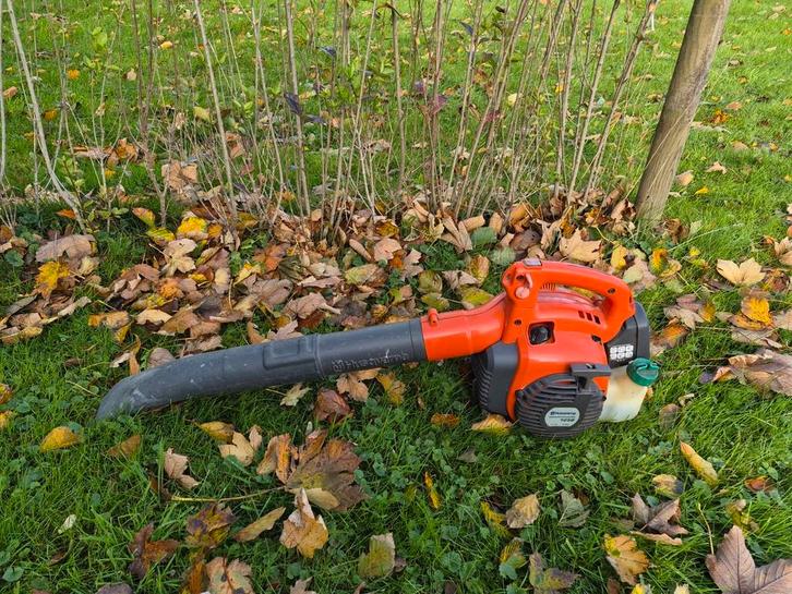 Husqvarna bladblazer 125B, Tuin en Terras, Bladblazers, Zo goed als nieuw, Benzine, Ophalen of Verzenden