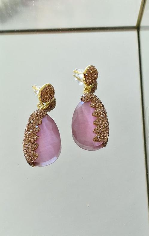 Mooie goudkleurige/roze oorbellen met goudkleur steentjes, Sieraden, Tassen en Uiterlijk, Oorbellen, Nieuw, Hangers, Overige materialen