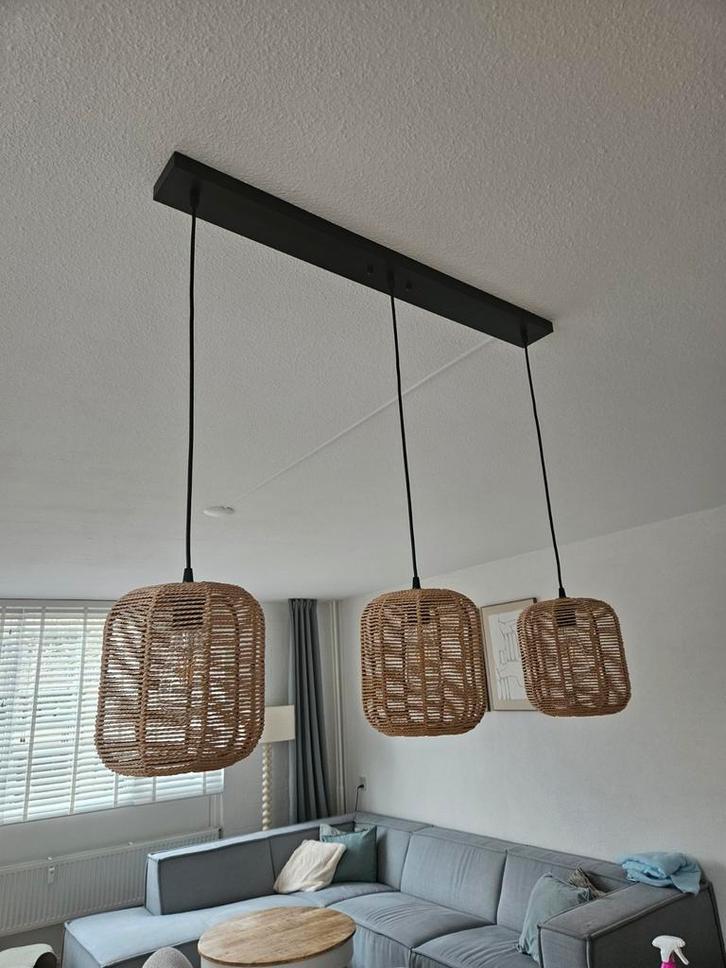 Rotan hanglamp met 3 lampen - Landelijke stijl, Huis en Inrichting, Lampen | Hanglampen, Nieuw, 75 cm of meer, Hout, Ophalen