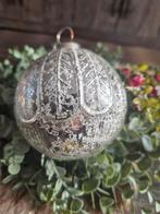 Twee zware kerstballen met motief, Ophalen of Verzenden