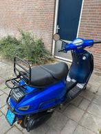 Riva scooter - Blauw, Fietsen en Brommers, Snorfietsen en Snorscooters, Ophalen of Verzenden, Zo goed als nieuw, Benzine, Overige merken