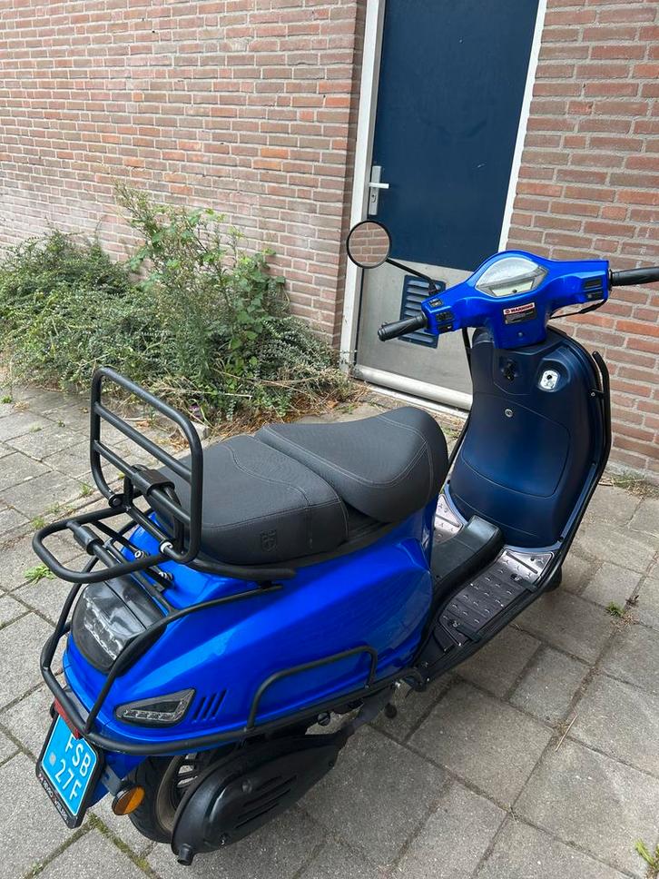 Riva scooter - Blauw, Fietsen en Brommers, Snorfietsen en Snorscooters, Zo goed als nieuw, Overige merken, Benzine, Ophalen of Verzenden