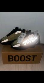 Yeezy 700 v2, Kleding | Heren, Schoenen, Overige kleuren, Nieuw, Ophalen of Verzenden, Adidas Yeezy