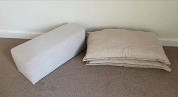 Armkussen naturel en 2x linnen sierkussens beschikbaar voor biedingen