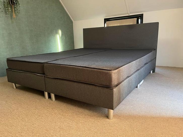 Comfortabele Boxspring Bed, Huis en Inrichting, Slaapkamer | Boxsprings, Zo goed als nieuw, 180 cm, 200 cm, Tweepersoons, Grijs