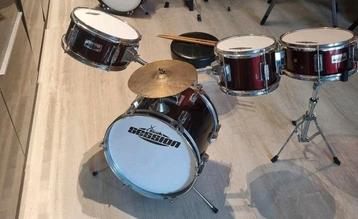 Te koop kinderdrumstel klein beschikbaar voor biedingen