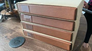 4 mooie mappen met insteekbladen beschikbaar voor biedingen