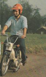 Retro reclame 1980 Honda Camino brommer met helm of strohoed, Verzenden, Overige typen