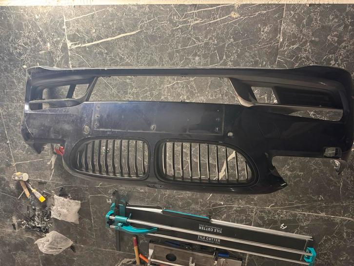 BMW F12/F13 Voorbumperhoes met Camera Gaten, Auto-onderdelen, Carrosserie en Plaatwerk, Bumper, BMW, Voor, Gebruikt, Ophalen of Verzenden