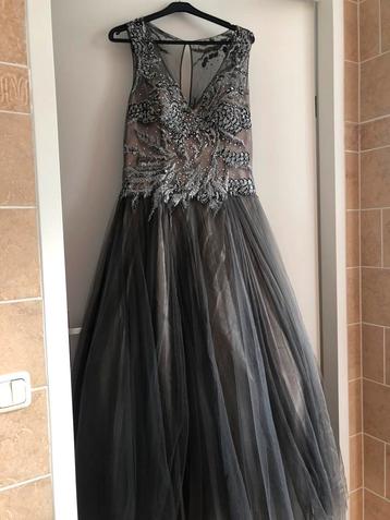 Prachtige Gala Jurk beschikbaar voor biedingen