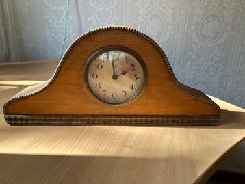 Antieke Mantelkast Klok beschikbaar voor biedingen