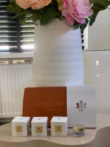 GUERLAIN Abeille Royale makeup tasje en 3x7 ml dagcreme beschikbaar voor biedingen