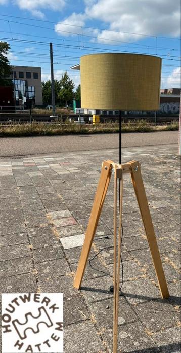 Exclusieve Staande Lamp Houtwerk Hattem beschikbaar voor biedingen