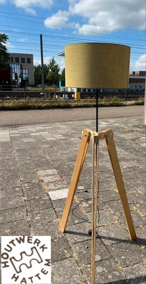 Exclusieve Staande Lamp Houtwerk Hattem, Huis en Inrichting, Lampen | Vloerlampen, Nieuw, 150 tot 200 cm, Hout, Ophalen