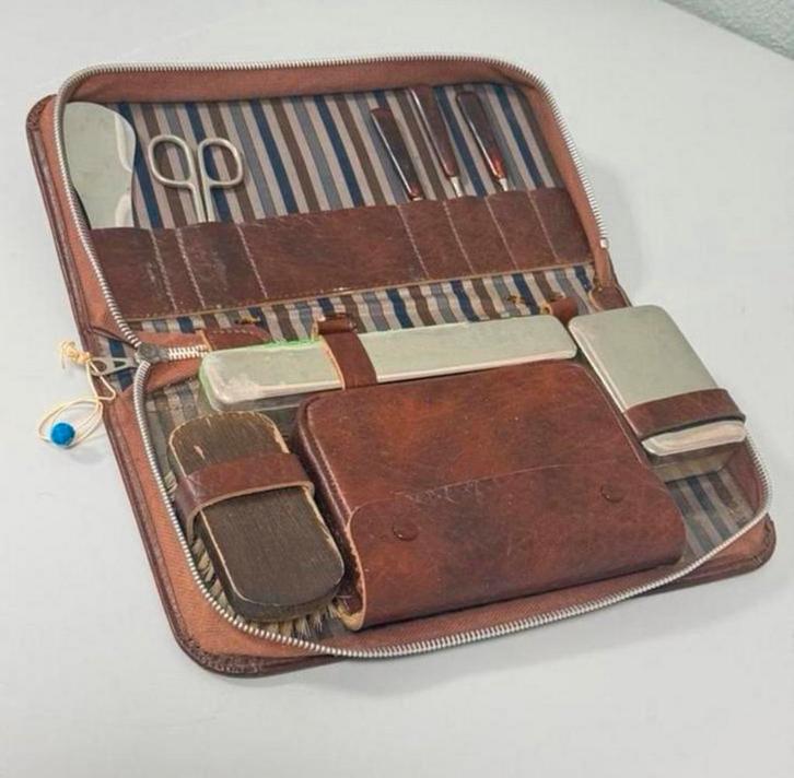 1960 vintage Reis-verzorgings set tas leder mannen lederen, Antiek en Kunst, Curiosa en Brocante, Ophalen of Verzenden