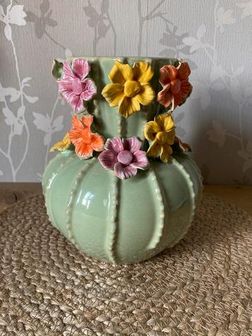 Vrolijke Bloemenvaas Daan Kromhout beschikbaar voor biedingen