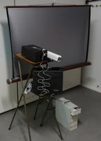 Diaprojector, scherm, tafel, diavieuwer -snijder en diaboxen, Audio, Tv en Foto, Diaprojectors, Ophalen, Gebruikt, Met scherm
