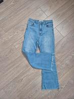 Flared jeans. M, Zo goed als nieuw, W30 - W32 (confectie 38/40), Stradivarius, Verzenden