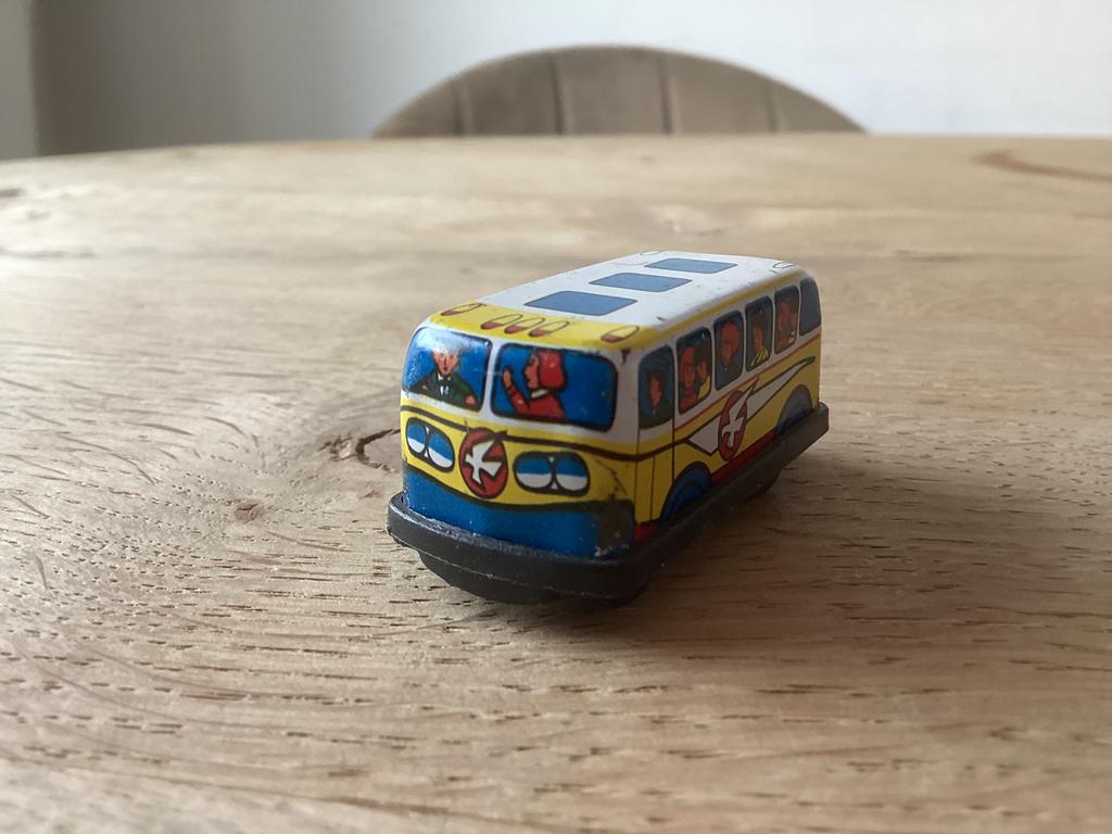 Gele blikken bus – Taiwan – blik met plastic onderstel, Ophalen of Verzenden