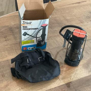 Mini voetpomp +adapter-set beschikbaar voor biedingen