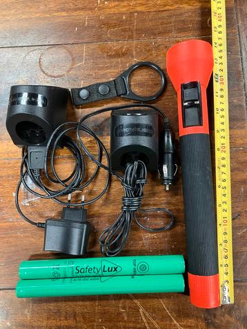 Streamlight SLX Halogeen/LED Zaklamp + Accu's & Laders beschikbaar voor biedingen